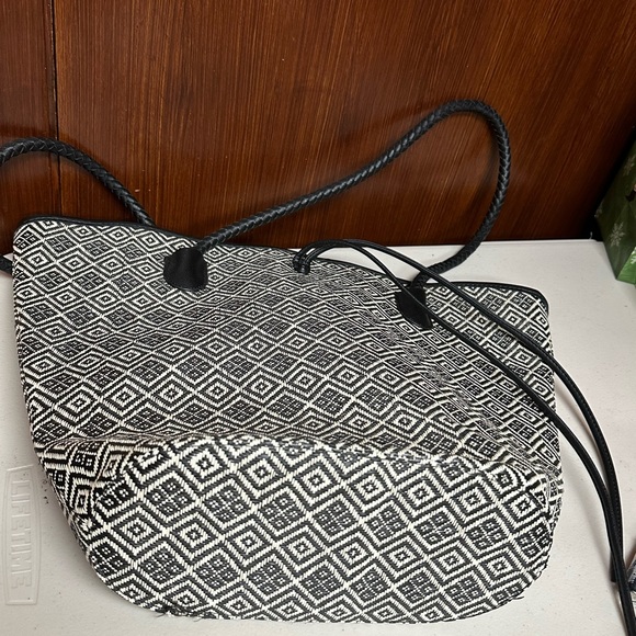 Neiman Marcus Tote Bag Black and White Straw Braided - Picture 5 of 10
